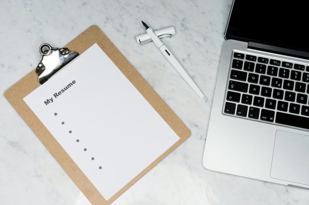 A Discover consultant reviewing a candidate profile
